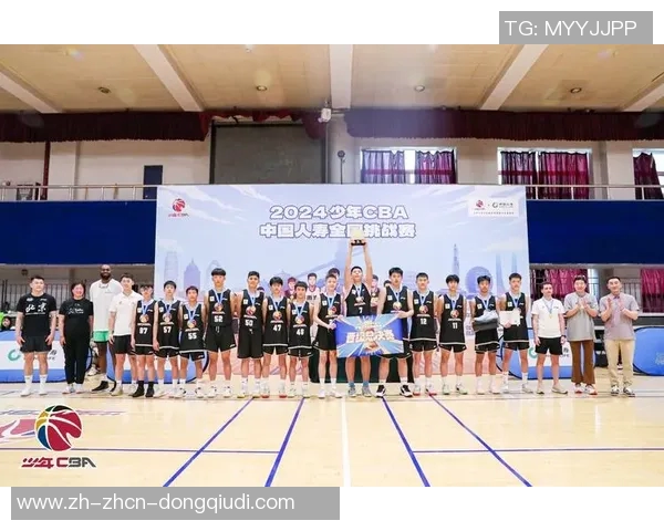 首钢男篮迎战劲敌全力以赴争夺胜利展现团队精神与拼搏意志